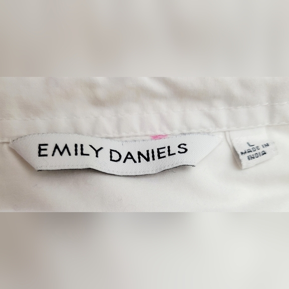 Emily Daniels Women's White Flamingo Print Button-Up Shirt  | Size Large - Picture 4 of 6